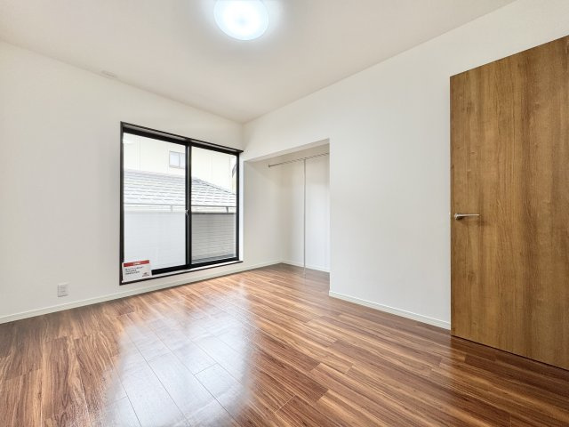 磐田市 西貝塚の洋室|2階 こちらの洋室も約6帖で明るいお部屋ですので、お子様のお部屋にピッタリ！