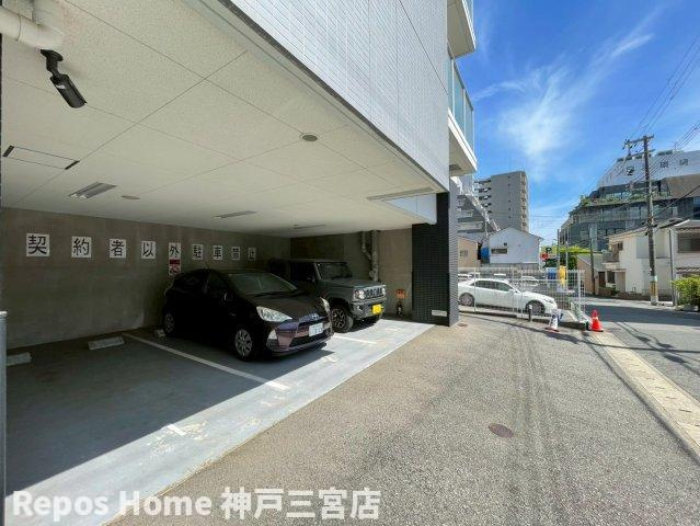 プライムレジデンス神戸・県庁前の駐車場
