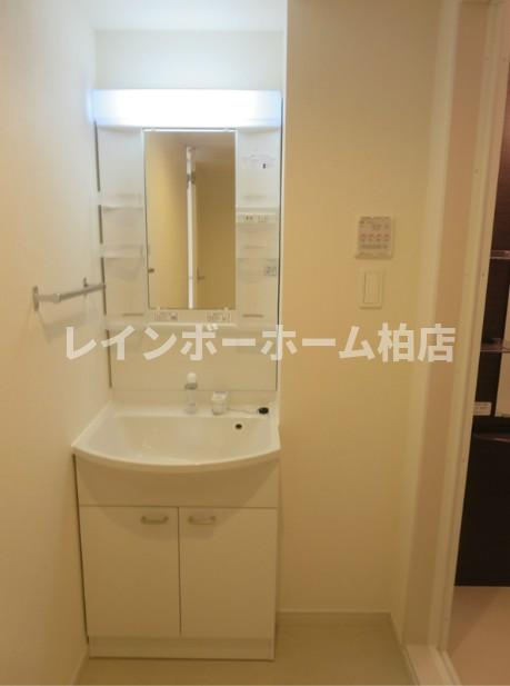 仲介手数料（賃料の1.10ヵ月）の50％OFF対象物件！の洗面所|忙しい朝には欠かせない洗面所です