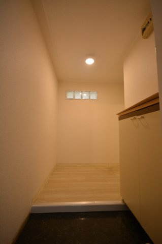 DAIKOマンションの玄関