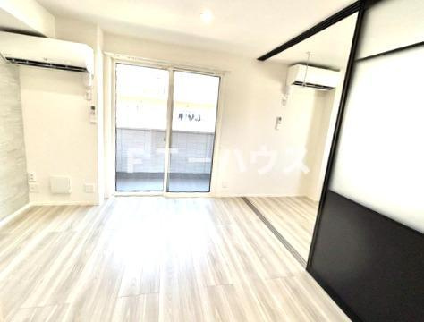 East Side Residence 2の居間・リビング
