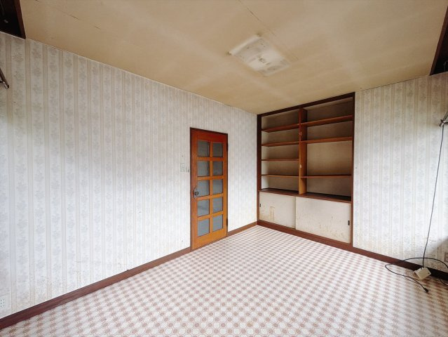 【中古戸建】桐生市広沢町5丁目の洋室|■洋室｜心地よい日光が差し込む洋室。書斎や子供部屋など、多目的に活用できます♪