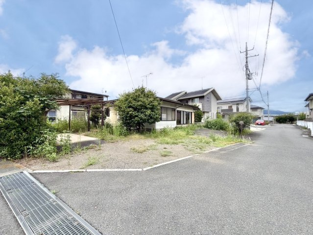 【中古戸建】桐生市広沢町5丁目の外観|■外観｜角地に位置しているため開放感があり、日当たりや風通しも良好で、快適な生活環境が整っています♪
