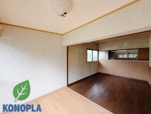 【中古戸建】桐生市広沢町5丁目の居間・リビング|■リビング｜家族が集まる団らんのひととき、ひとりでリラックスしたい夜、ゲストを招いてわいわい過ごす休日、どんなシーンにも対応できるリビングです♪