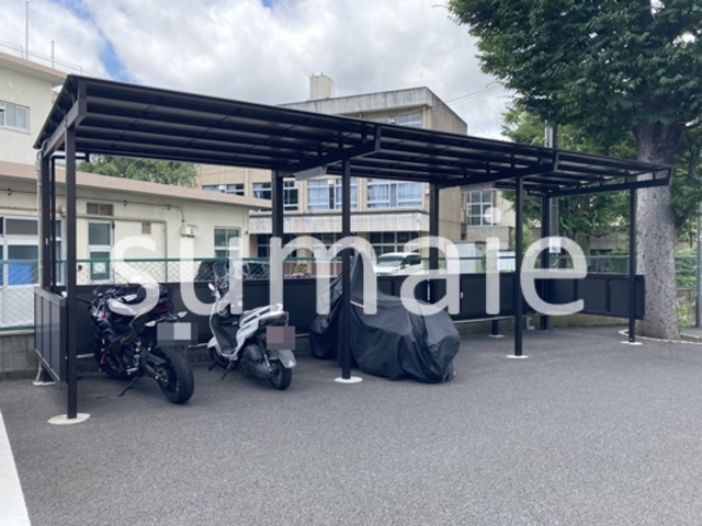 ジュネグリーンのその他共用部分|バイク置き場。（有料）