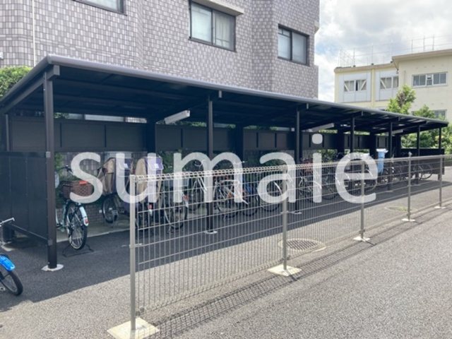 ジュネグリーンのその他共用部分|屋根付き駐輪場。