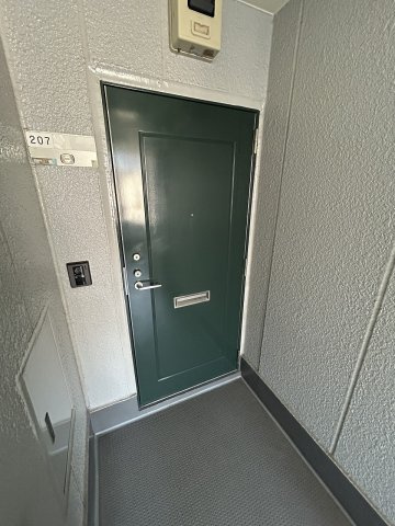 ハイネス緑の玄関