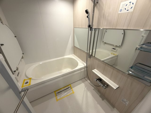 駐車場費用が安いのは助かる！！そんなファミリーマンションと相応しき外観も、この地では目立つ存在感あり！！エントランスには自販機も設置でいつでもガコンＯＫ！！な、『ザ・ピースプレイス横浜』リフォームの浴室|きれいなお風呂です