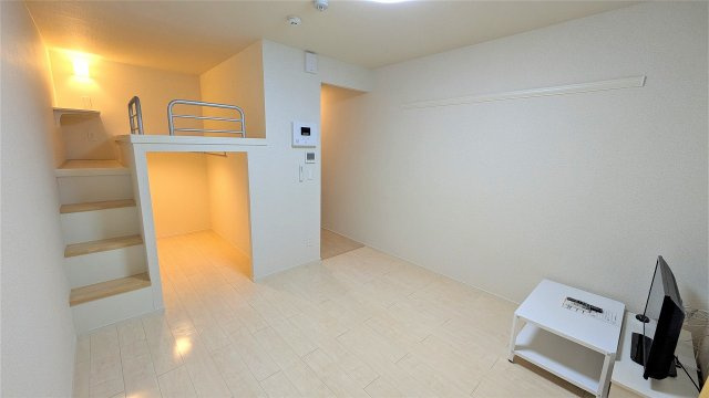 ミランダＣＯＵＲＴ　恋ヶ窪の居間・リビング|バンクベットタイプのお部屋です