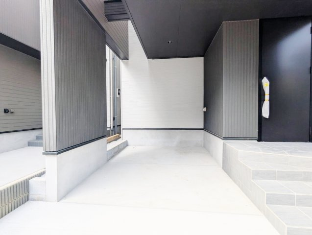 朝霞市三原4丁目 全3棟 2号棟の駐車場|大切なお車を雨風から守るビルトインガレージ(2号棟)