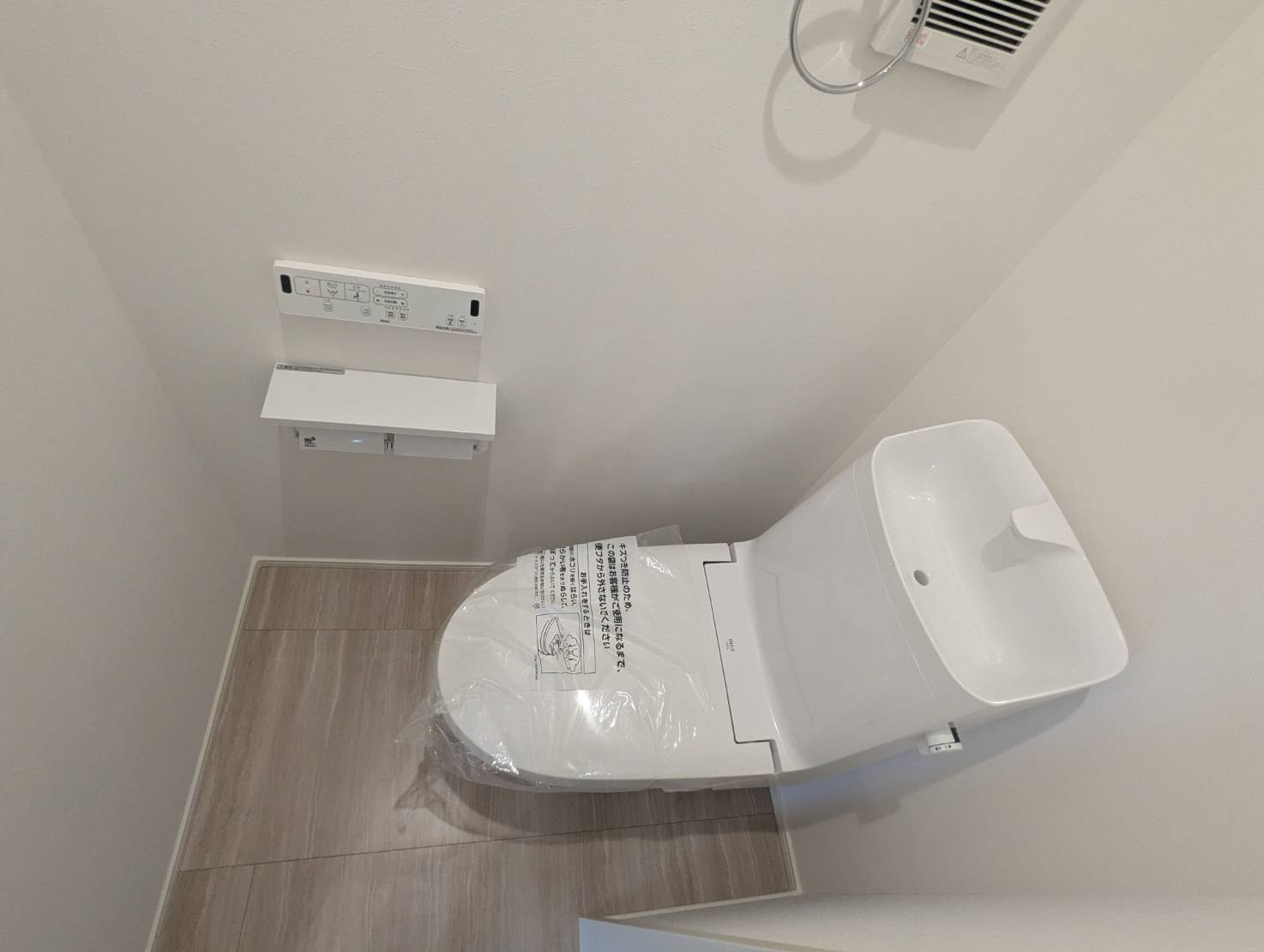朝霞市三原4丁目 全3棟 2号棟のトイレ|トイレは1階と2階それぞれに設置しているので忙しい朝にも便利です