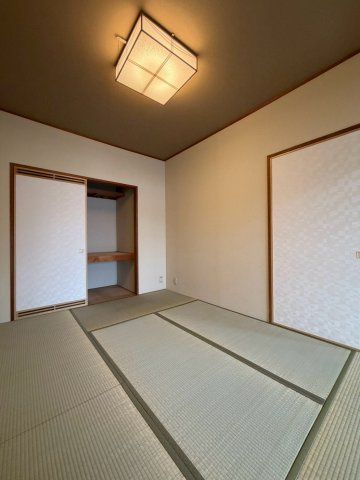 ロイヤルシャトー光星弐番館の和室