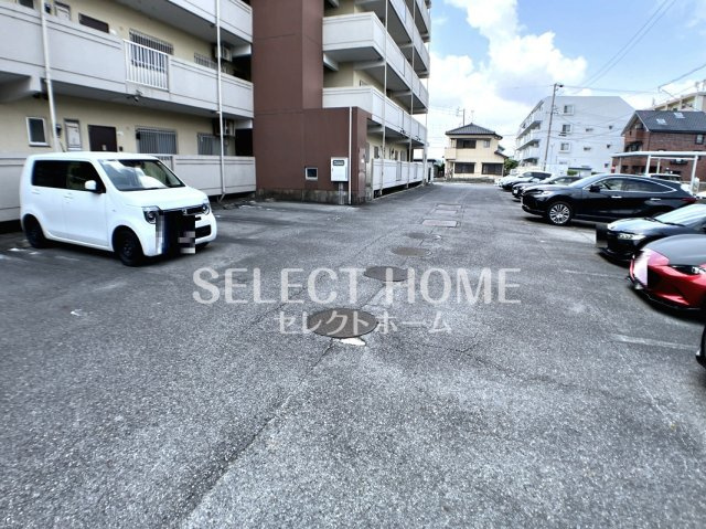 【駐車場】 | アビタシオン酒井 | 駐車場に車を止められます