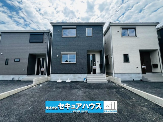 【本日ご案内可能】大府市朝日町5丁目　全5棟の外観|【現地外観写真】
◆本日ご案内可能♪365日営業中！！！
◆駐車並列2台可能！オプション工事でカーポート設置などいかがでしょうか。
その他にも、フェンスなどの「オプション工事」もご提案いたします♪　　