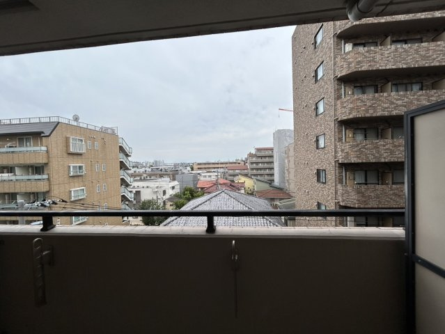 テラスジョージタウンのバルコニー|外からの目が気にならないバルコニーで洗濯物が干せます
