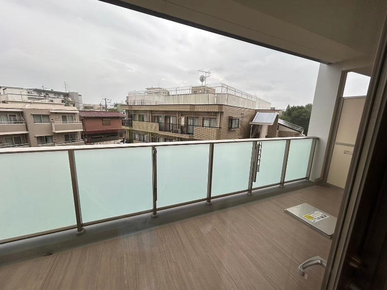 プラウドシティ方南町のバルコニー|開放的で明るい空間を演出してくれるバルコニーです