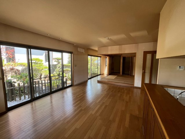 垂水区清玄町　中古戸建の居間・リビング|おしゃれなリビングです