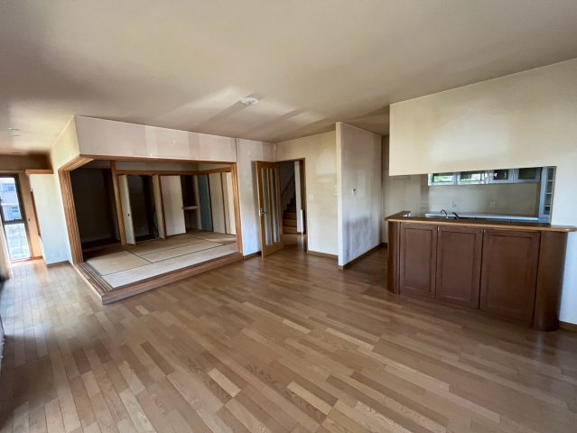 垂水区清玄町　中古戸建の居間・リビング|ゆったり過ごせる居間です