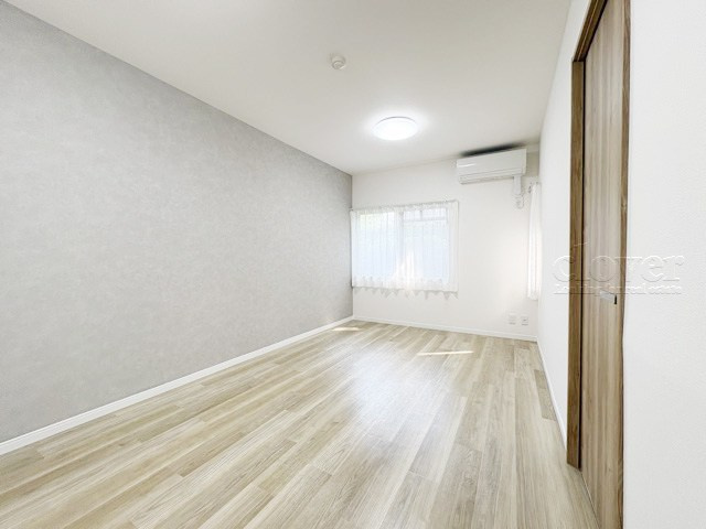 【居間・リビング】 | アルス用賀 | 広くスペースをとってあるLD。この空間に、どのように家具を配置していくのかを考えるのが、住宅購入時のなによりの楽しみです。～即日のご見学可能～　お問合せはお気軽にどうぞ。