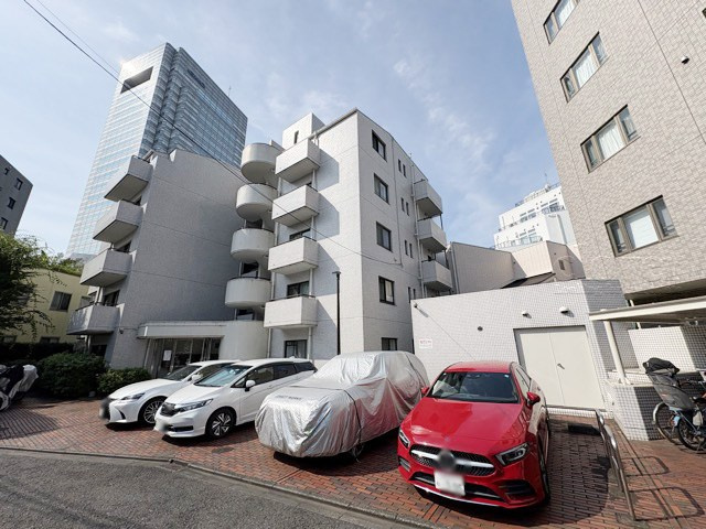 【現況写真】 | アルス用賀 | 前面道路と外観の様子です。～即日のご見学可能～　お問合せはお気軽にどうぞ。