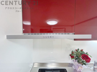 パワフルな吸引力で調理中の臭気等をしっかり処理してくれ、室内を快適に保ってくれます。
