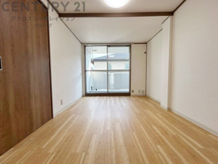 日照が豊富で明るく、自然光を取り入れることができる。温暖な気候を活かし、冬季の暖房負荷を軽減。植物の育成や乾燥衣類の自然乾燥に適しています。