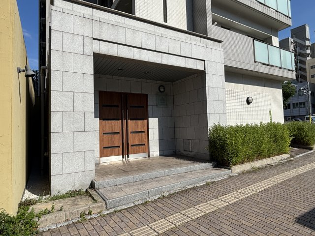 グラビスコート加古町のエントランス