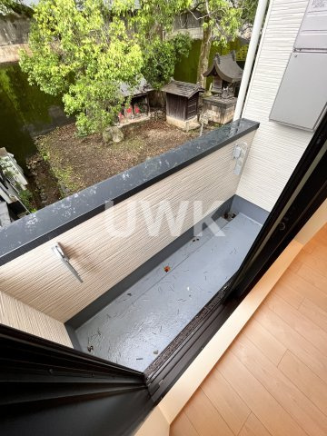 京都市山科区四ノ宮泉水町のアパートのバルコニー
