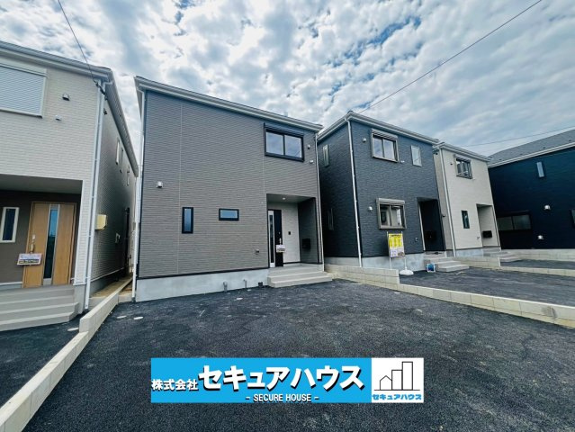 【本日ご案内可能】大府市朝日町5丁目　全5棟の外観|【現地外観写真】
◆本日ご案内可能♪365日営業中！！！
◆駐車並列2台可能！オプション工事でカーポート設置などいかがでしょうか。
その他にも、フェンスなどの「オプション工事」もご提案いたします♪　　