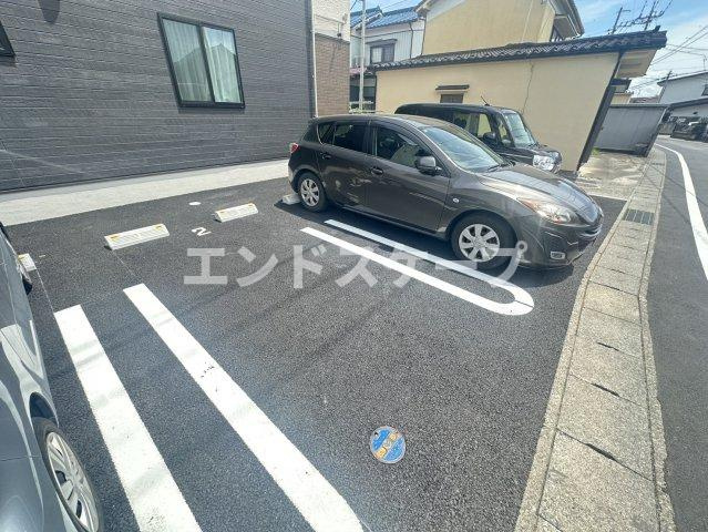 カーサ　ソラティオの駐車場|高崎、前橋のお部屋探しはエンドスケープまで！お客様の理想お聞かせ下さい♪