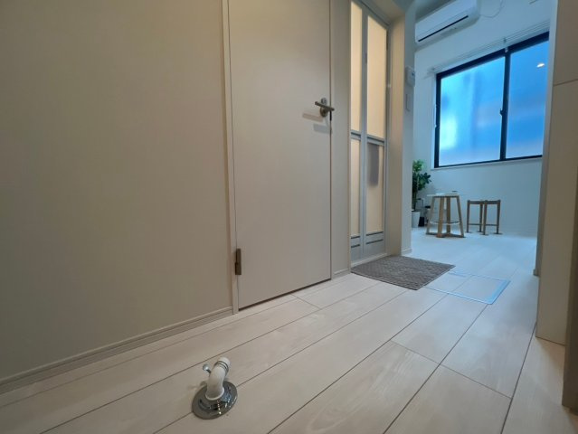 【玄関】 | エスカリエ | 別号室イメージの為、現状を優先致します。