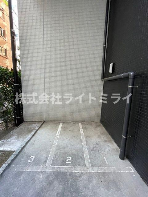 レジディア市ヶ谷の駐車場