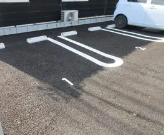 アテレーゼ持田B棟の駐車場