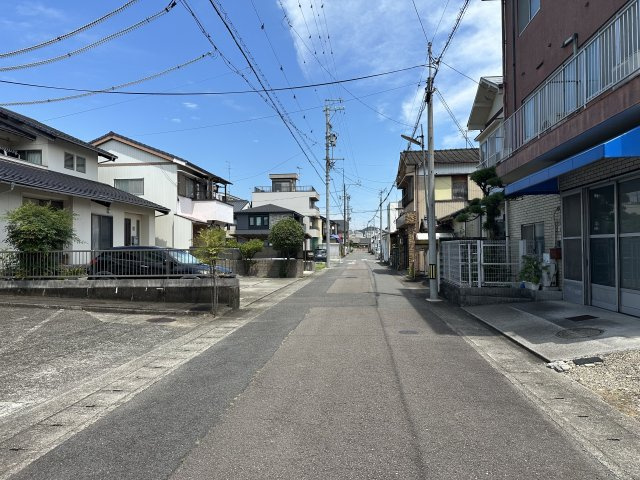 土地　豊岡町の前面道路含む現地写真