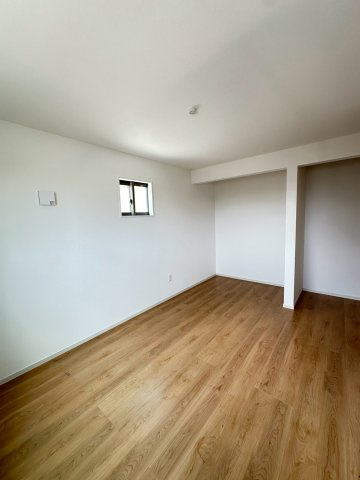 寝屋川市春日町　2号地の洋室
