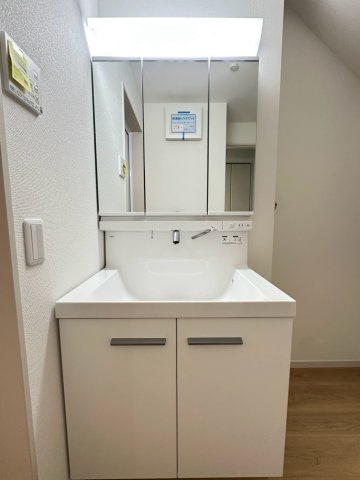 寝屋川市春日町　2号地の独立洗面台