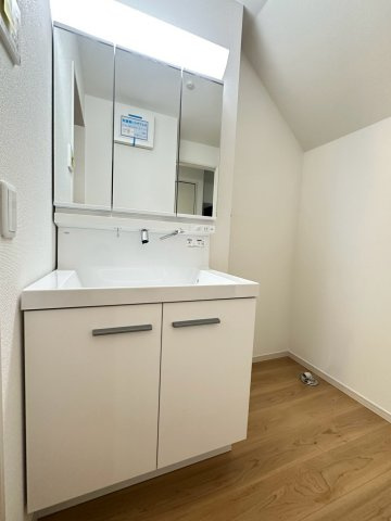 寝屋川市春日町　2号地の独立洗面台