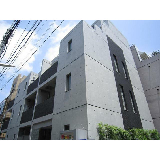 【外観】 | グリーニエ西新宿 | 鉄筋コンクリート造のがっちりとした建物。