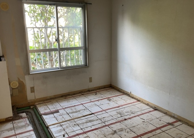 【子供部屋】 | パークサイド南大沢１号棟 | お子様のお部屋にぴったりな洋室です。各居室にクローゼットが配置されており、おもちゃや学習道具を効率よく整理整頓可能。２０２６年１０月のリフォームで壁紙や床も新調され、快適にお使いいただけます。
