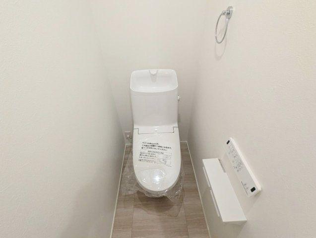 朝霞市三原4丁目 全3棟 3号棟のトイレ|トイレは1階と2階それぞれに設置しているので忙しい朝にも便利です