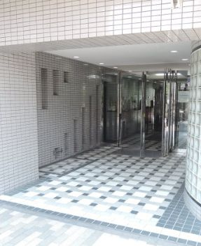 コスモ西巣鴨のエントランス