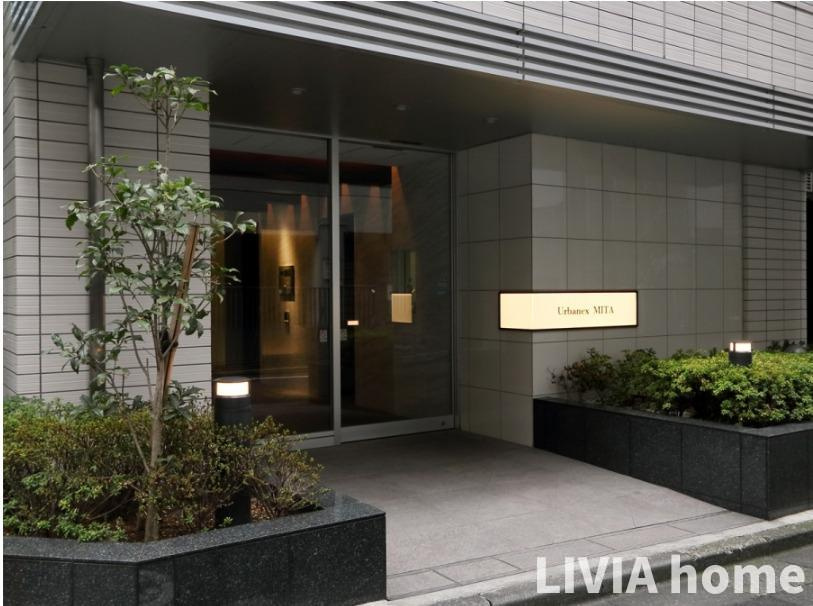 港区芝１丁目の賃貸マンションのエントランス