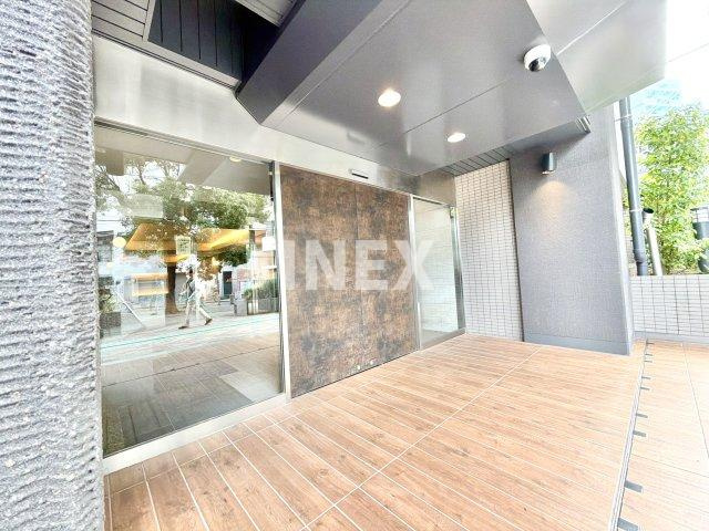 横浜市神奈川区金港町の賃貸マンションのエントランス