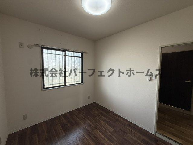 ロジェ藤阪の洋室|広々とした洋室です