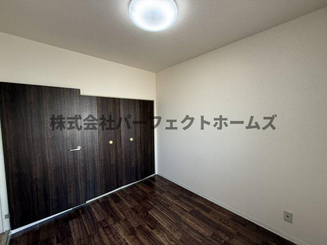 ロジェ藤阪の洋室|ゆったりした洋室です