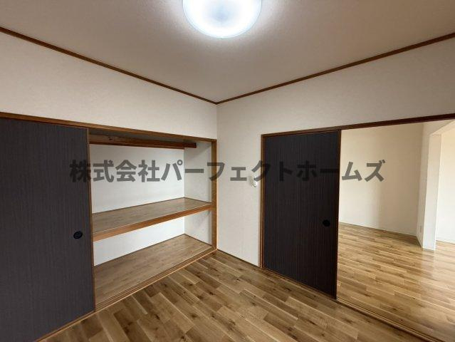 ロジェ藤阪の洋室|使い勝手のいい洋室です