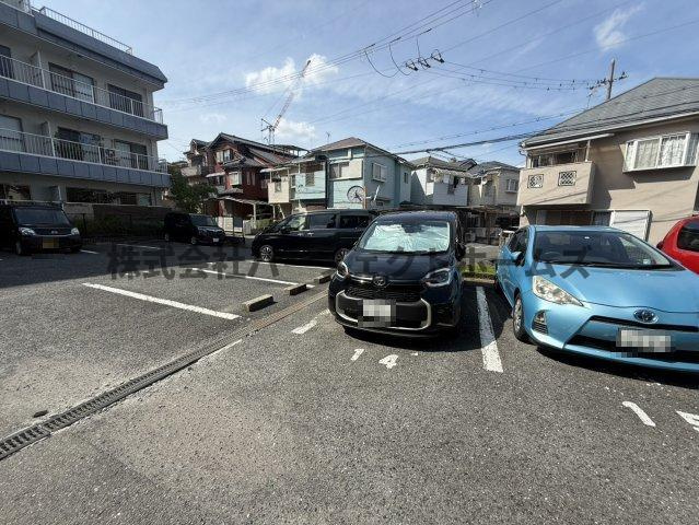 ロジェ藤阪の駐車場|駐車場完備です