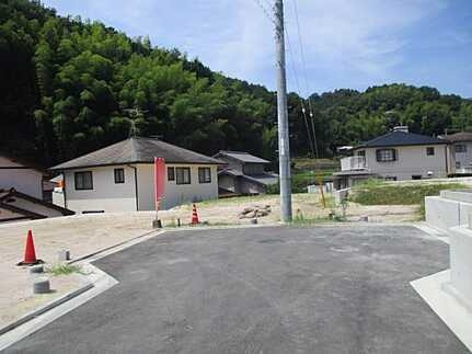 廿日市市地御前北３丁目　新築一戸建ての前面道路含む現地写真