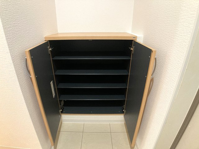 ラムール長田の玄関|玄関にはシューズＢＯＸも有ります