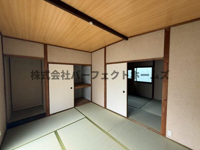 香里西之町テラスハウス　賃貸の和室|落ち着いた雰囲気の和室付きです